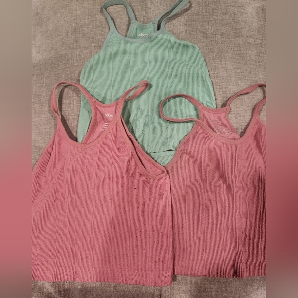 Crop tops (3 of them) - Picture 1 of 1